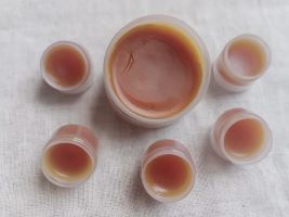 OM SKANDA DIVINE ESSENCE – SOLID PERFUME A Natural Aromatic Product to Experience Divine Consciousness through Yoga, Meditation & Pooja Samagiri-(OMSKD003)